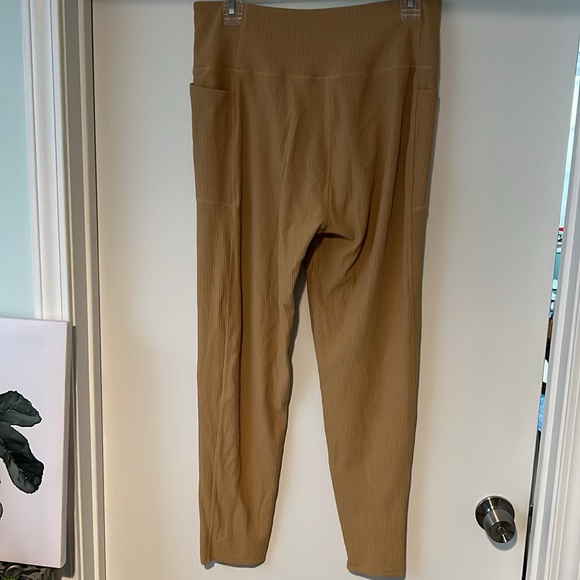 Tone it Up Exercise Leggings Beige Ribbed Fabric Size XL - Picture 6 of 7